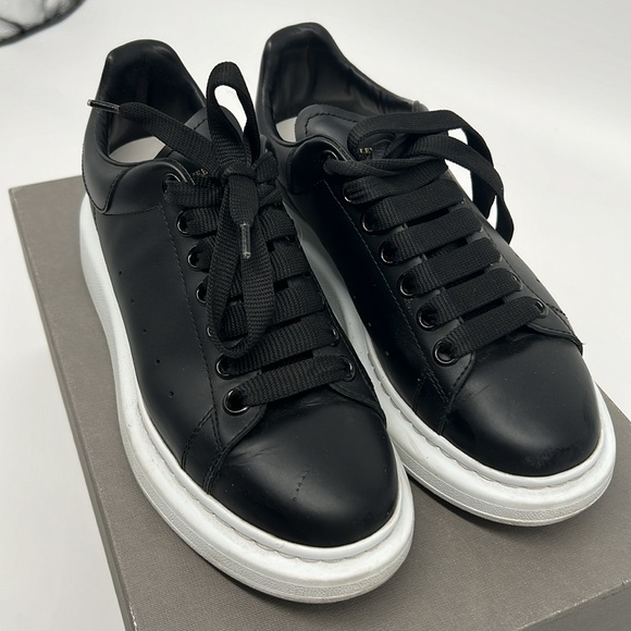 Alexander McQueen “Larry” Sneaker black/white - Picture 2 of 9